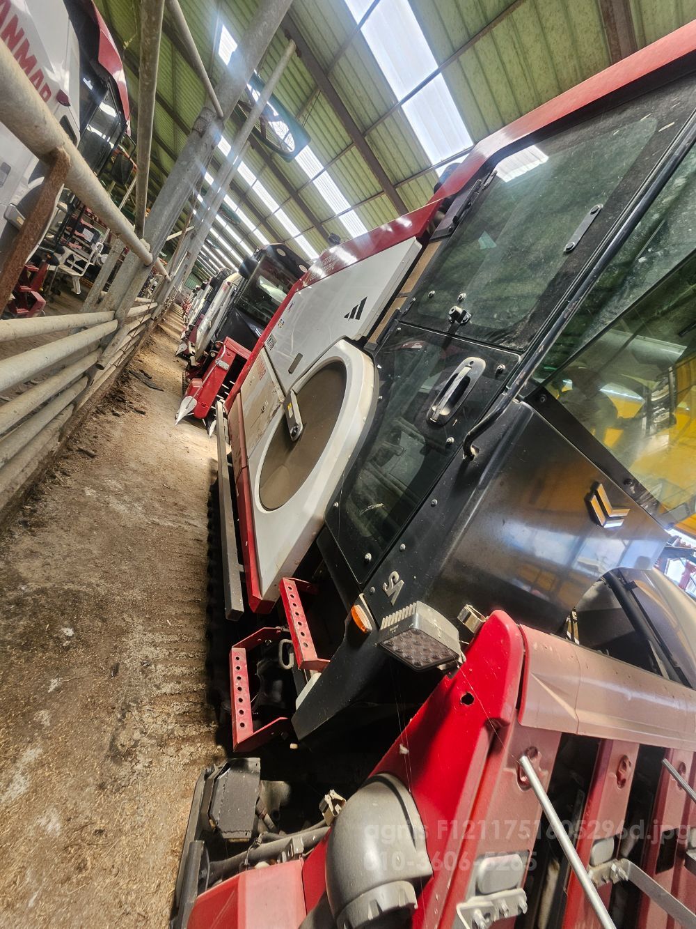 얀마 콤바인 YH7115 (7조식) 뒤우측면