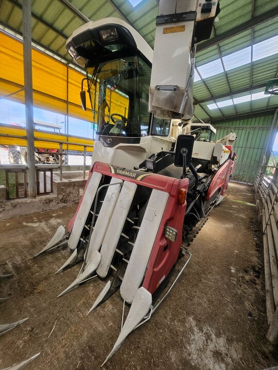얀마 콤바인 AW473 (4조식) 앞좌측면