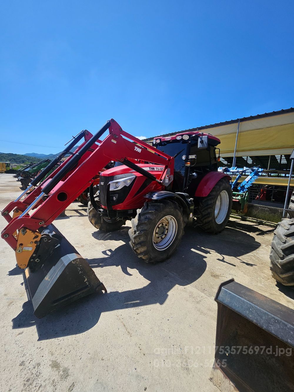 TYM Tractor TS125 (129hp) 뒤우측면
