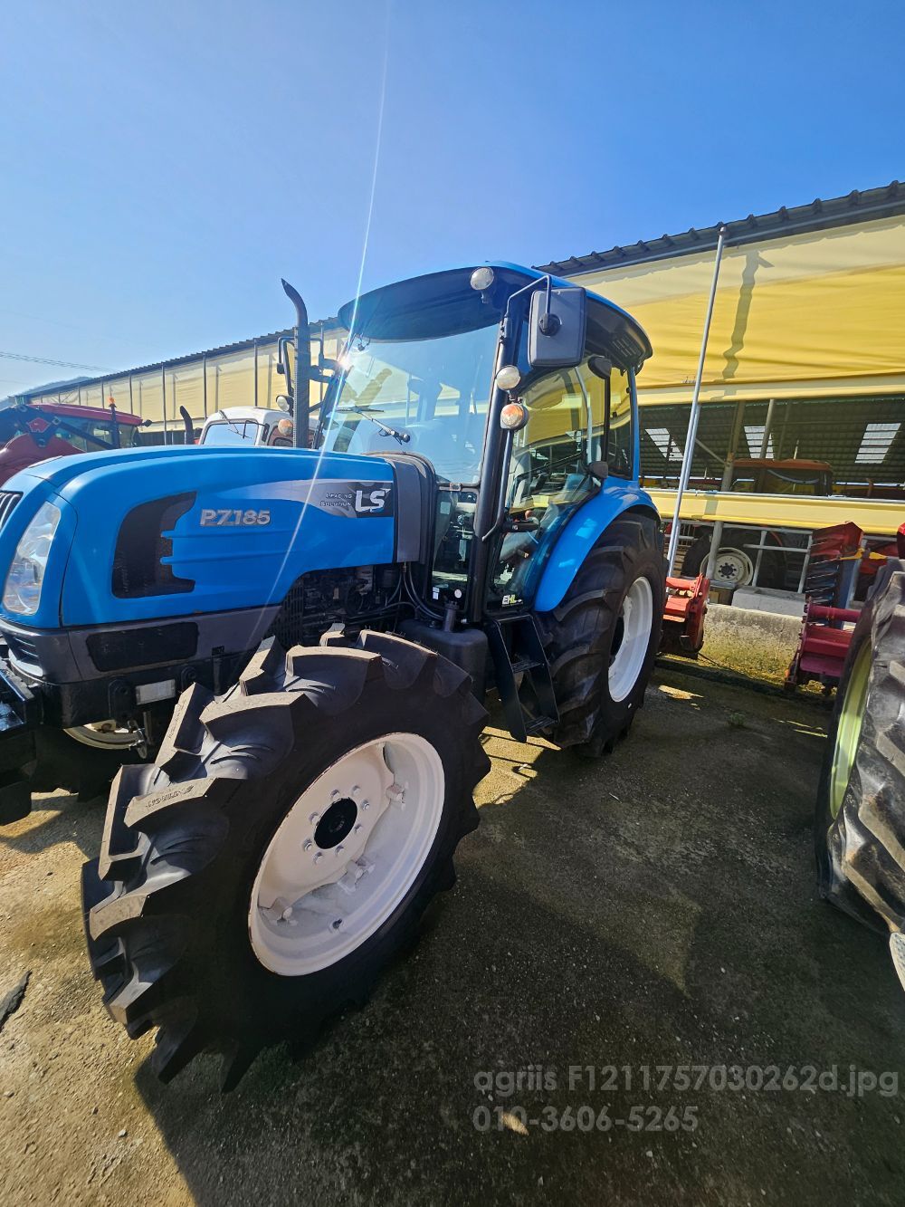 LS 트랙터 P7185 (88마력) 뒤우측면