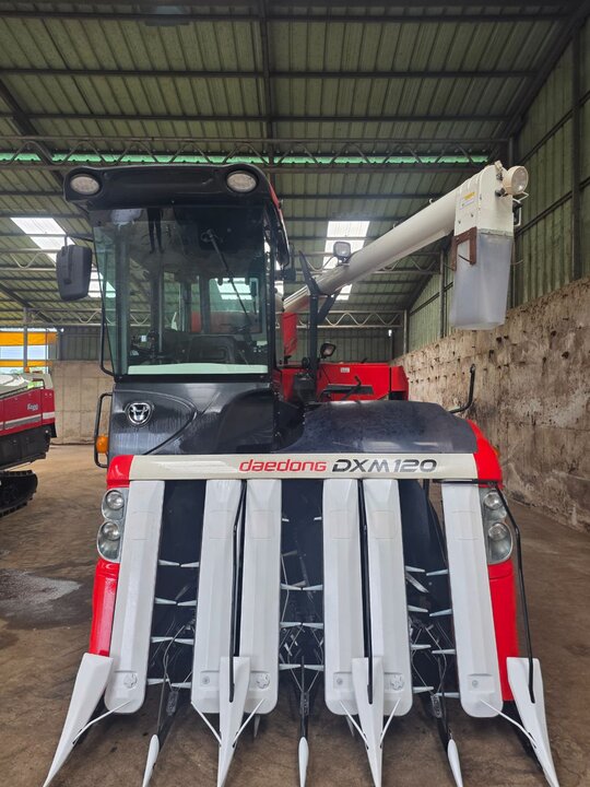 Daedong Combine Harvester DXM120 (6Rows) 앞좌측면