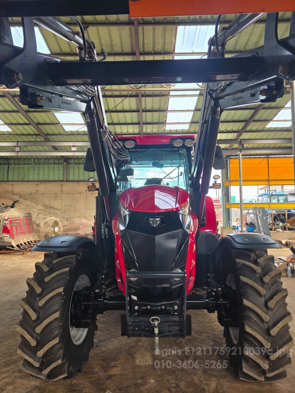 TYM Tractor TS130CP6ANB (129hp)