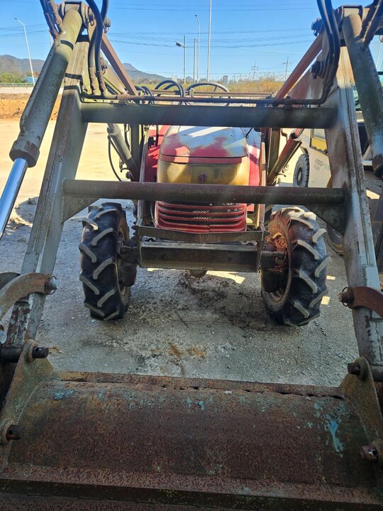 LS 트랙터 LT380D (38마력) 앞좌측면