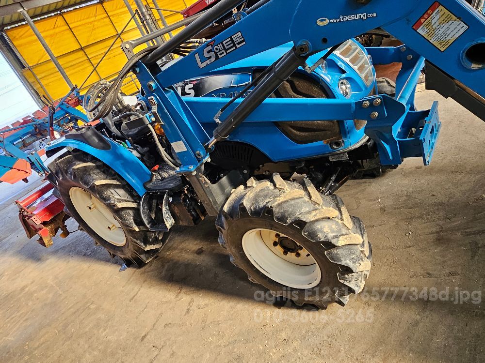 LS 트랙터 XR4155 (55.7마력) 뒤우측면