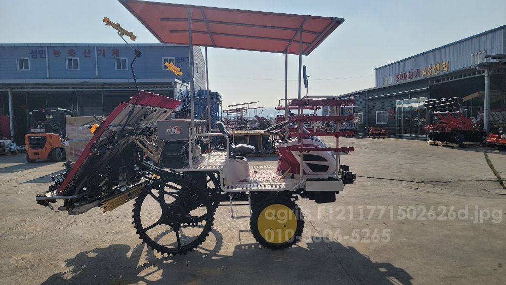 얀마 이앙기 YR8DZ-F (8조식) 뒤우측면