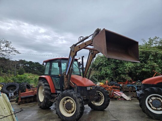 NewHolland Tractor L85 (85hp)