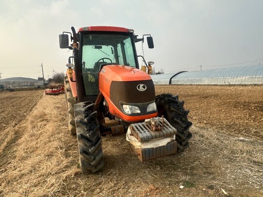 Kubota Tractor M110X (110hp)