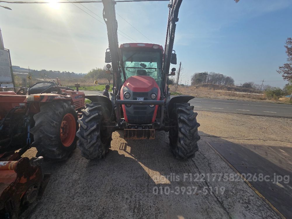 TYM Tractor TX1003 (102hp)