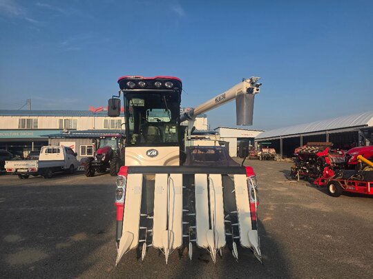 국제 콤바인 KC6130 (6조식)