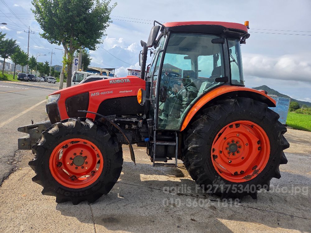 Kubota Tractor M5-101SE (115hp)