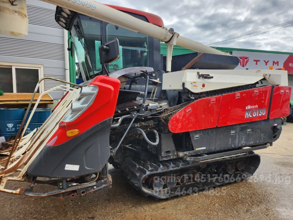 국제 콤바인 KC6130 (6조식) 뒤우측면