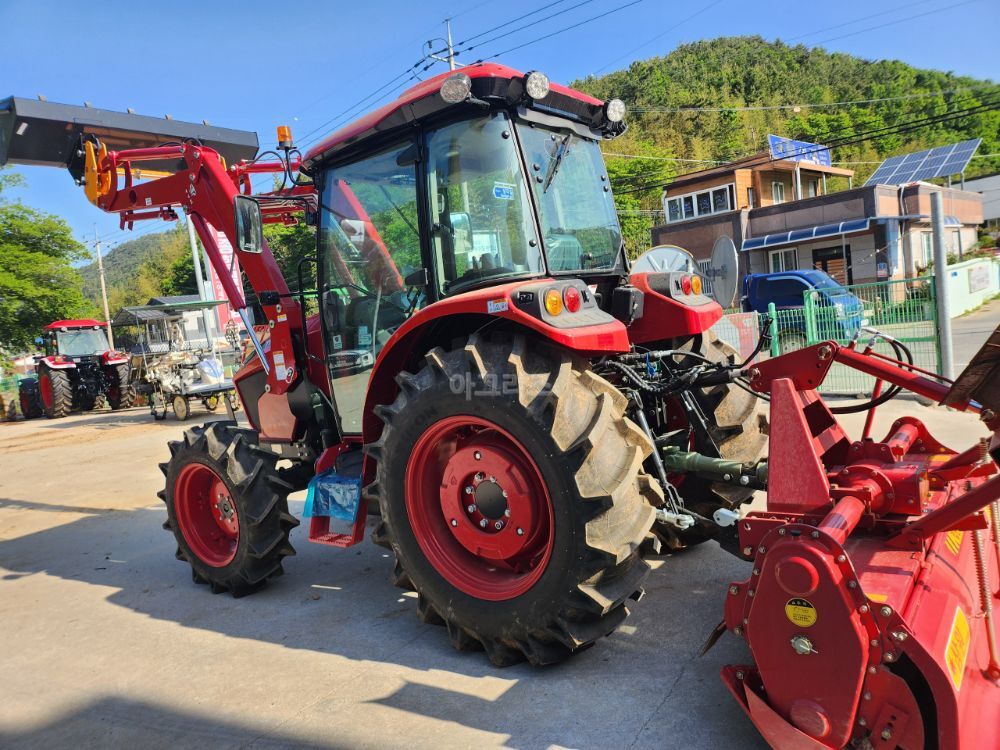 TYM 트랙터 T76 (76마력) 뒤우측면