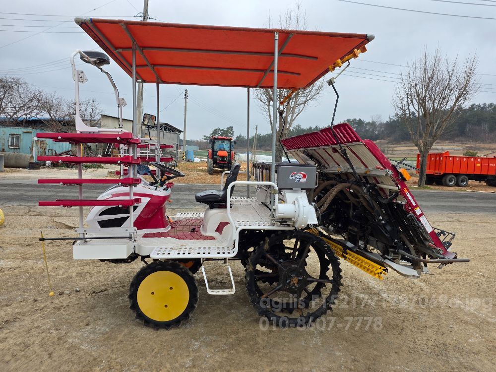 Yanmar Rice transplanter YR8DZTG-F (8Rows) 뒤우측면