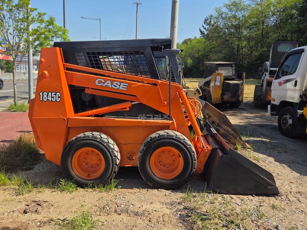 CASE 스키드로더 1845C
