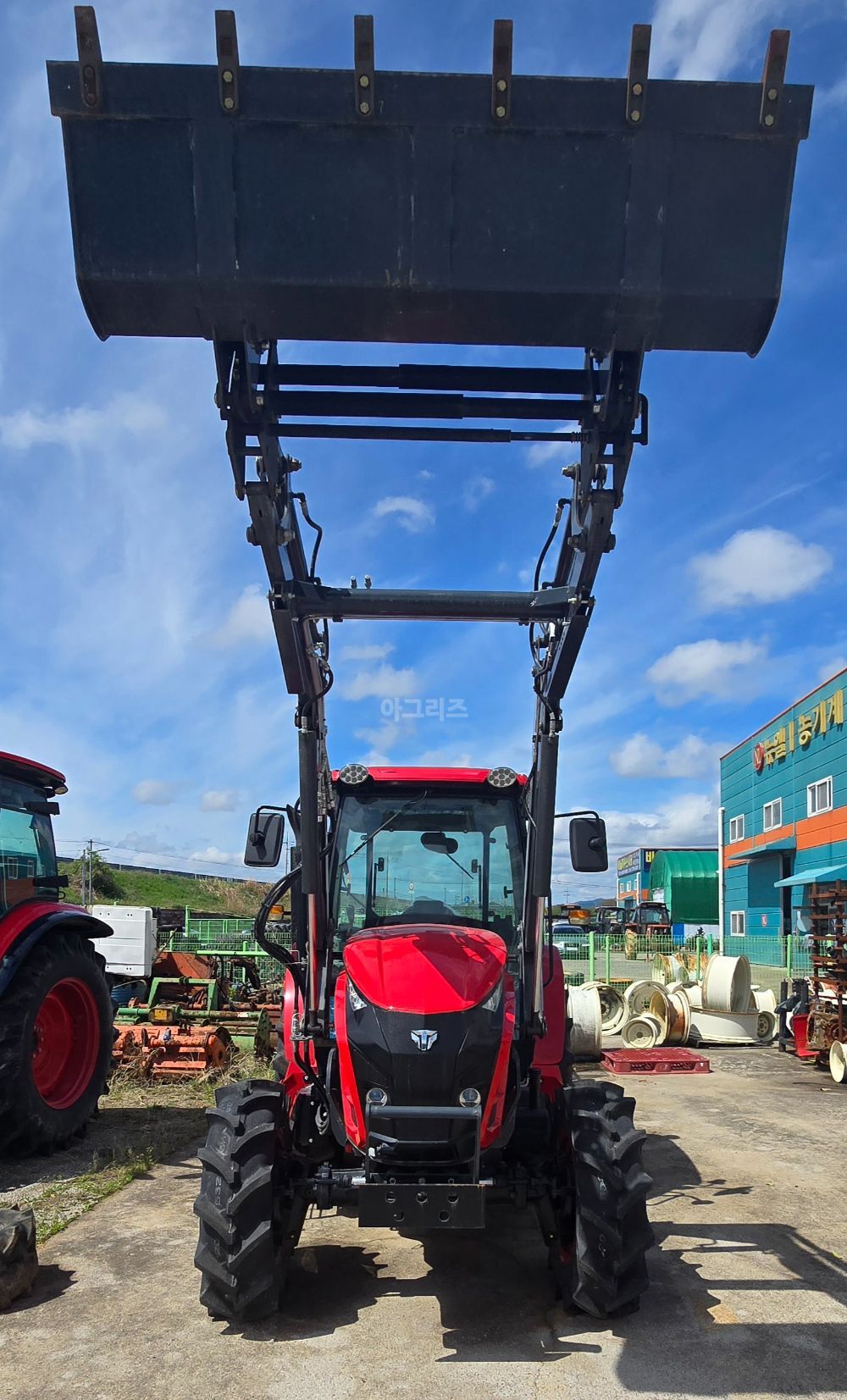 TYM Tractor TX69 (69hp)