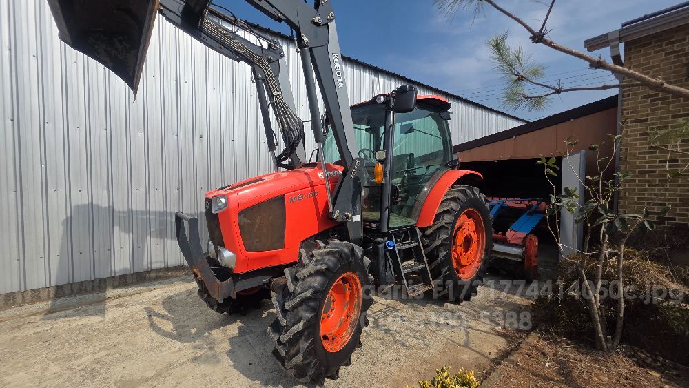 Kubota Tractor M6-108 (116hp)