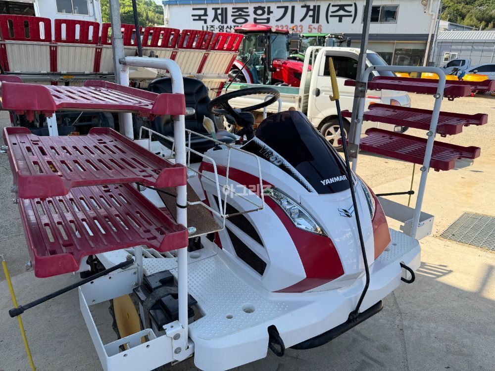 Yanmar Rice transplanter YR6D (6Rows)