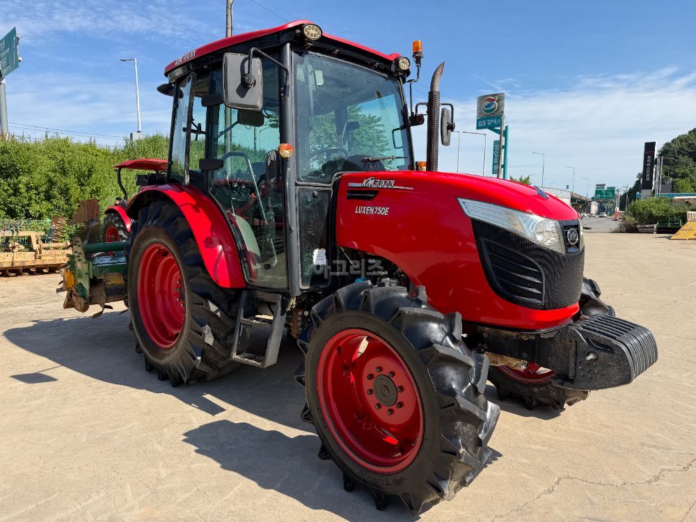 국제 트랙터 LUXEN750E (75마력) 뒤우측면