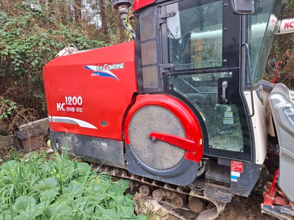 국제 콤바인 KC1200 (6조식)