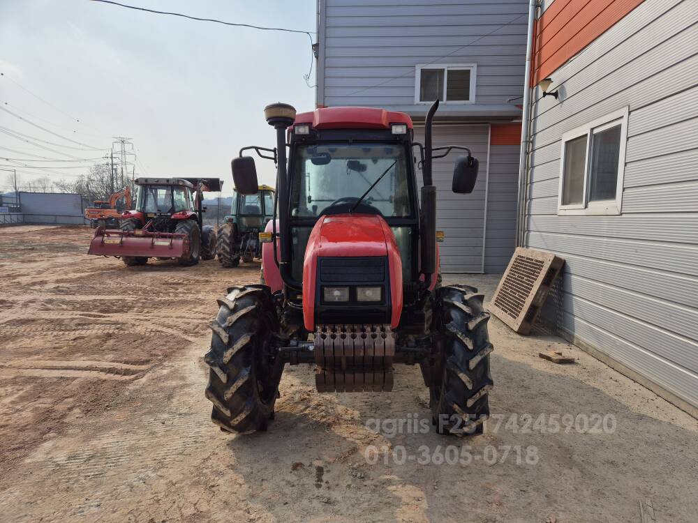 TYM Tractor T720 (72hp)
