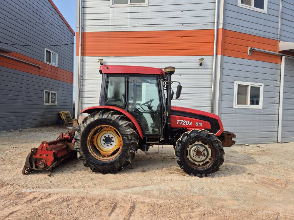 TYM 트랙터 T720 (72마력) 뒤우측면