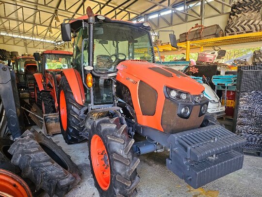 Kubota Tractor MR1007 (106hp)