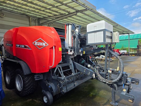  원형베일러 FBP3135PLUSFILM 앞좌측면