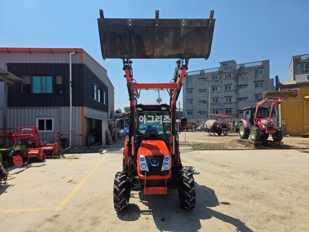 대동 트랙터 NX490 (49마력) 뒤우측면