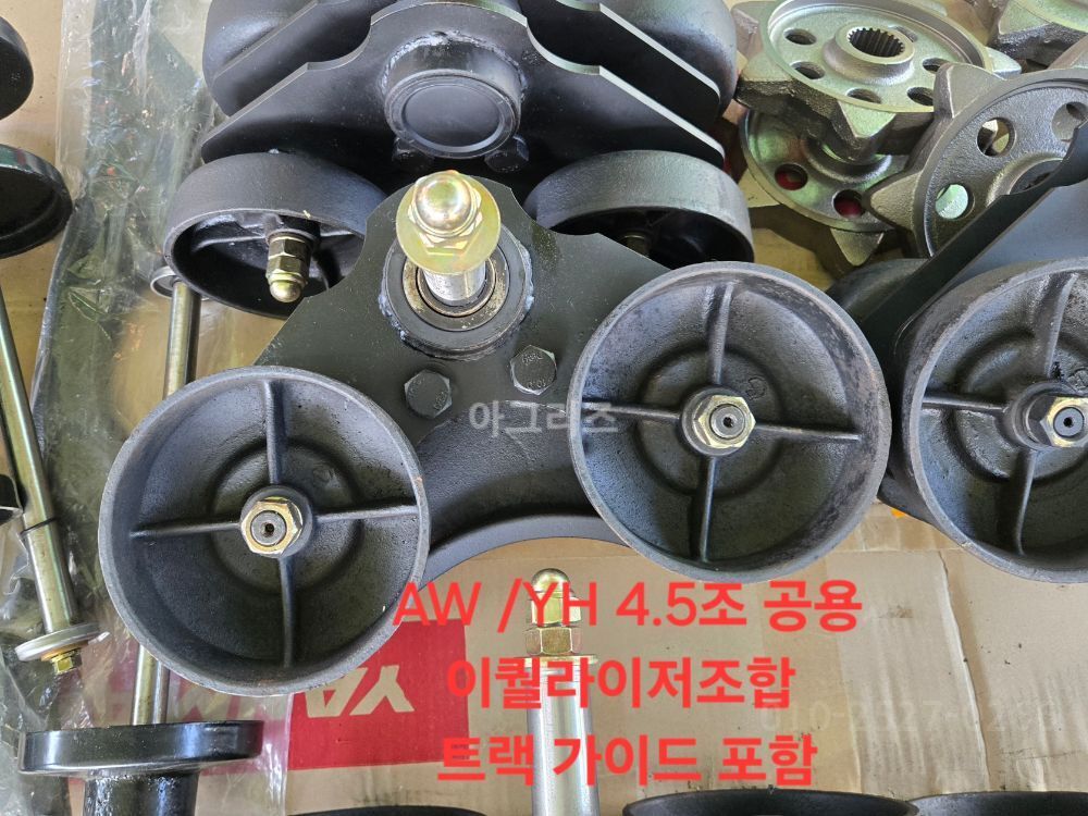 얀마 콤바인 YH7115 (7조식) 뒤우측면