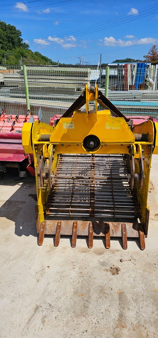  땅속작물수확기 DR1000S 