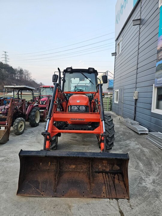 대동 트랙터 DX70 (70마력) 앞좌측면