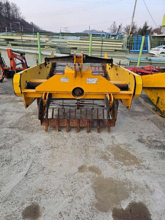  땅속작물수확기 DR-1300W 