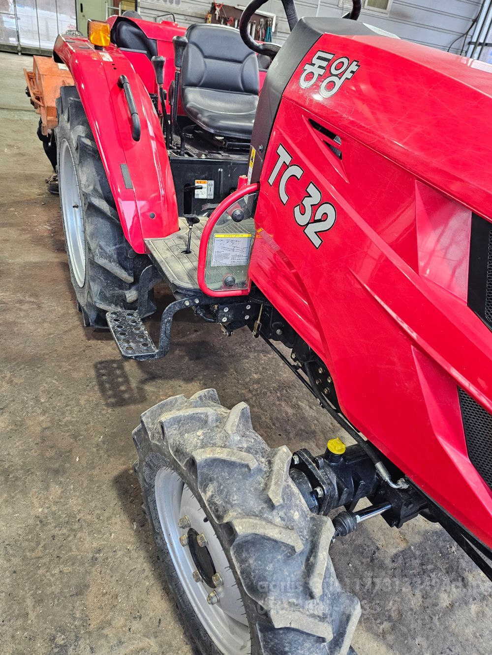 TYM Tractor TC32 (32hp) 뒤우측면