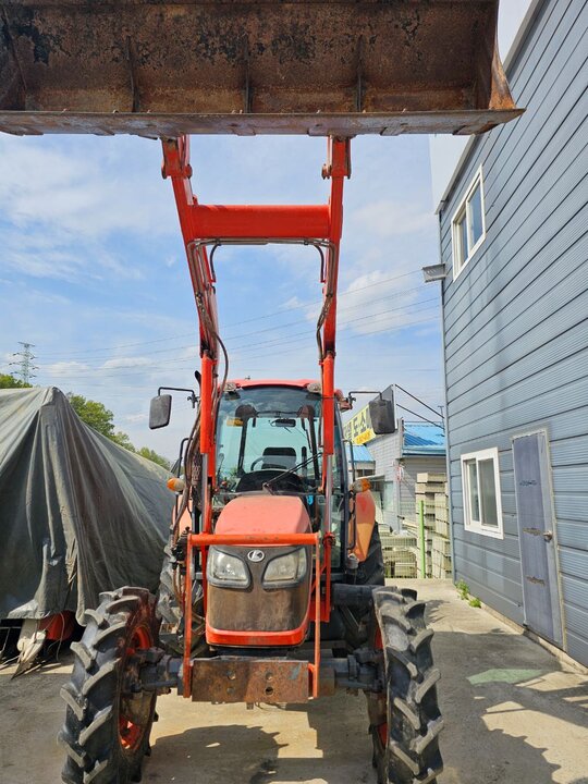 Kubota Tractor M7040 (74hp)