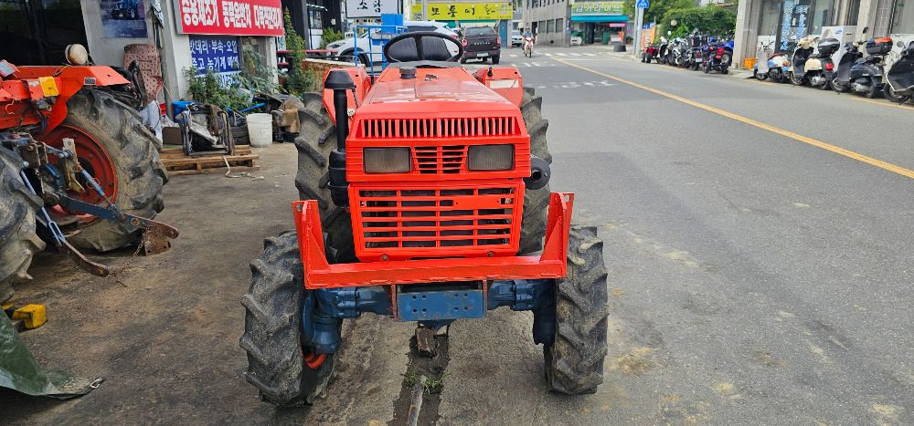 대동 트랙터 L2601 (26마력) 뒤우측면