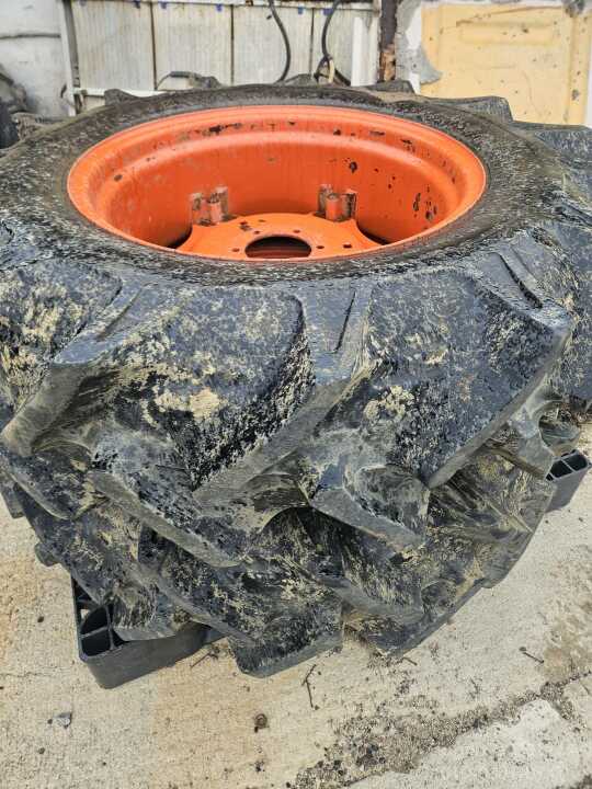 대동 13.6-26,  9.5-16 휠타이어 대동 43마력 휠타이어