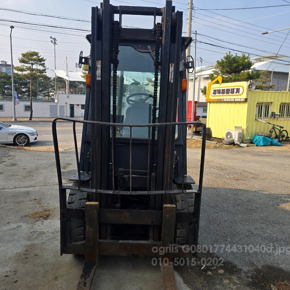 대우두산 지게차 D25S (2.5톤) 뒤우측면