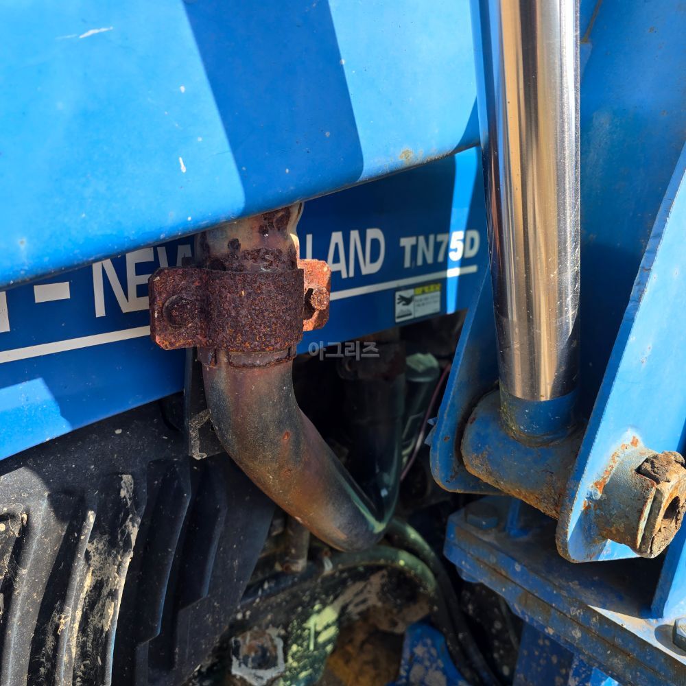 LS 트랙터 TN75 (75마력) 뒤우측면
