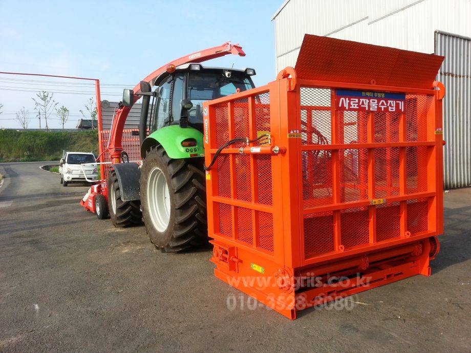  사료작물수집기(후방형) 사료작물수집기(후방형)