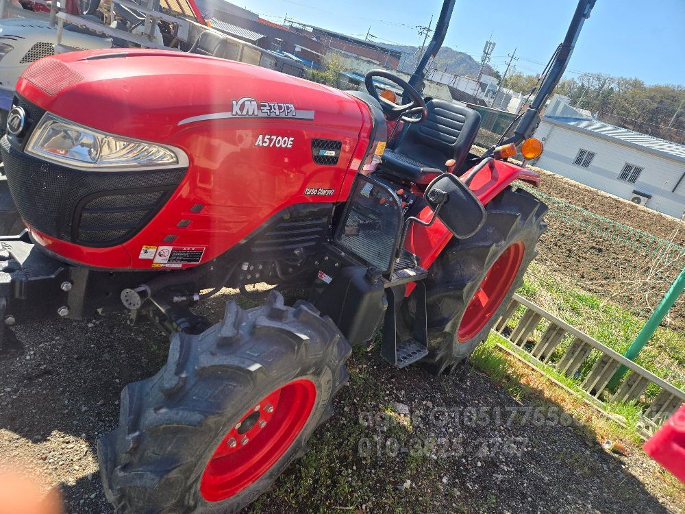 국제 트랙터 A5700 (58마력) 뒤우측면