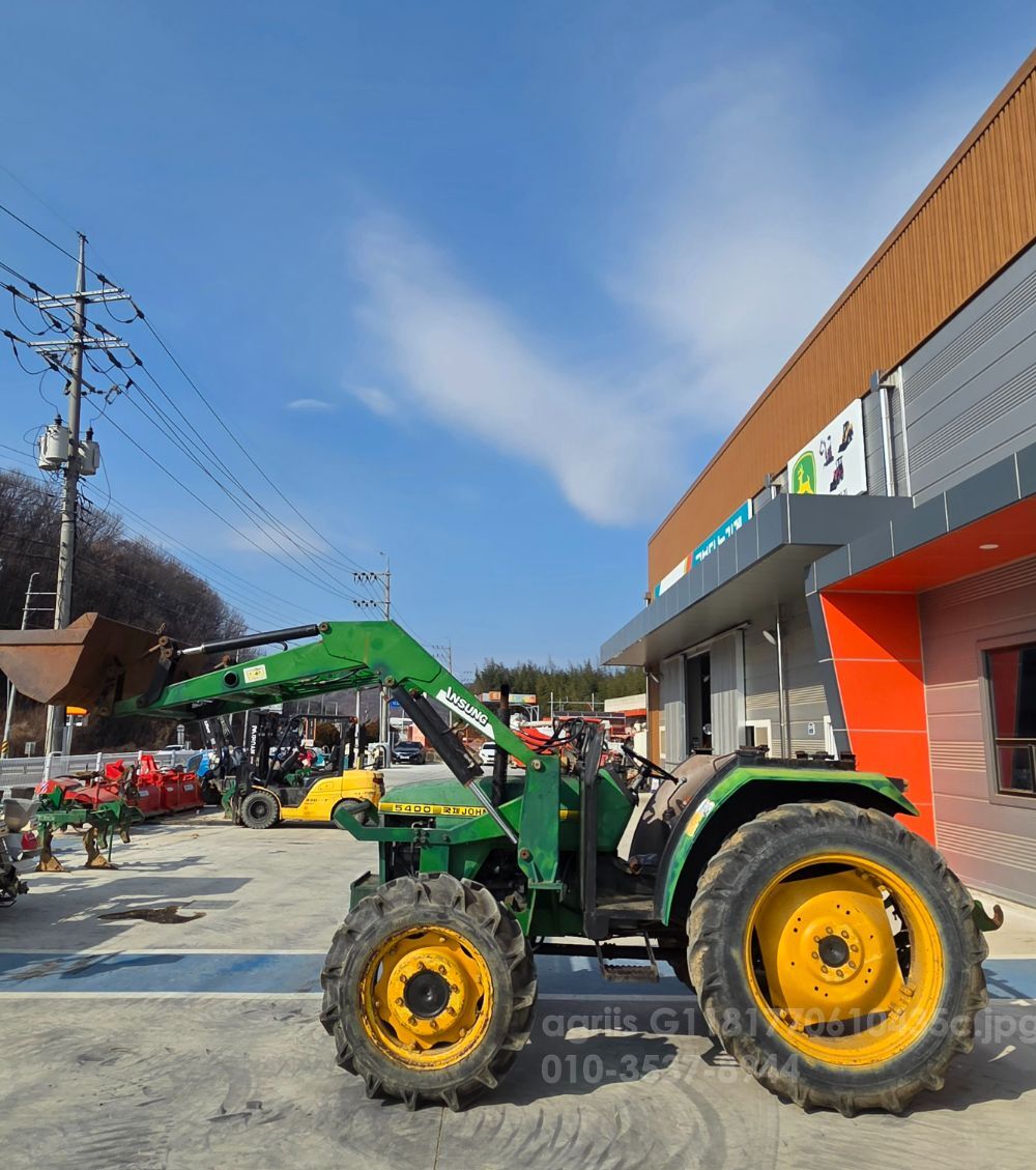 JohnDeere Tractor 5400 (68hp)