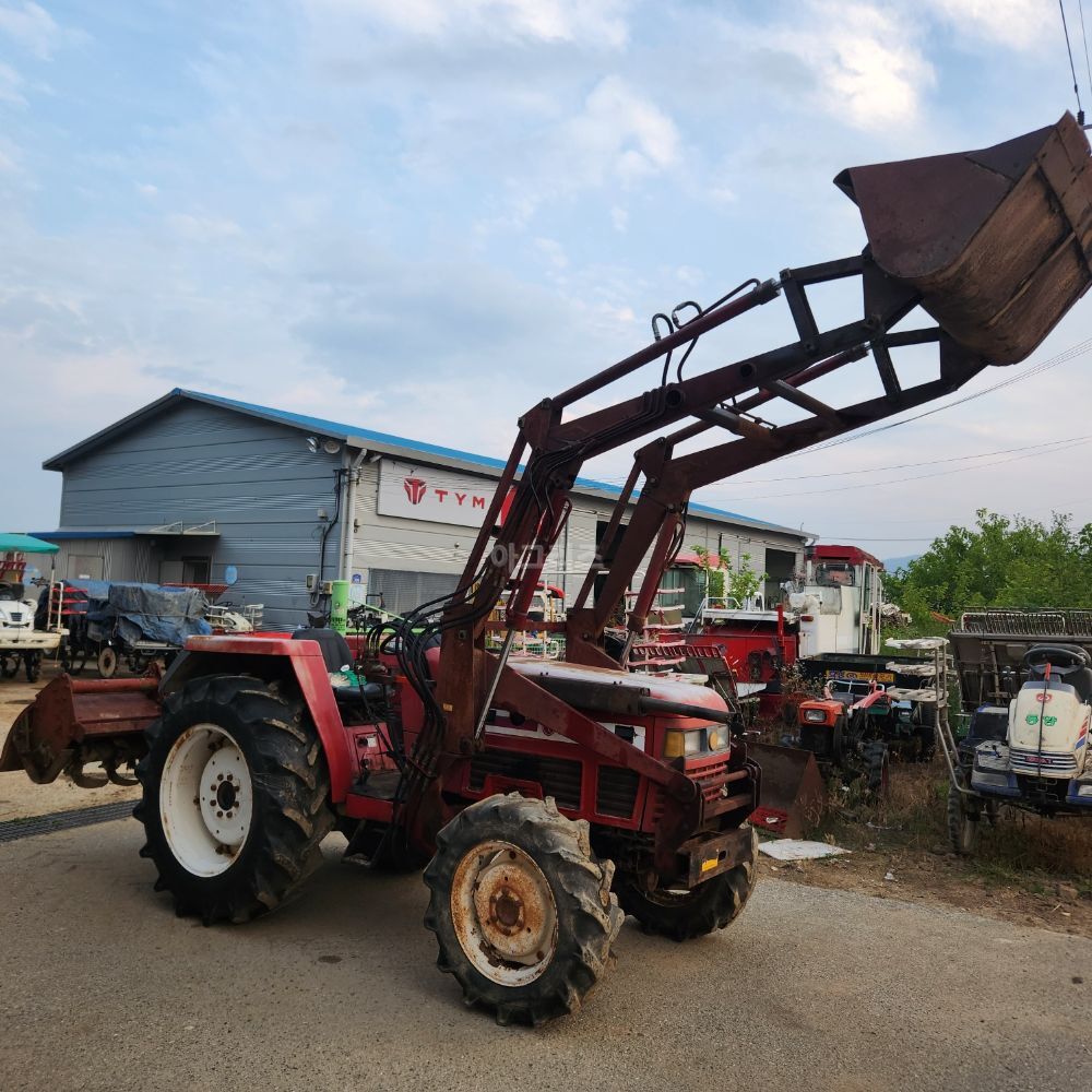 LS 트랙터 GT510DC (51마력) 뒤우측면