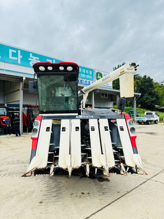 Kukje Combine Harvester KC6130 (6Rows)