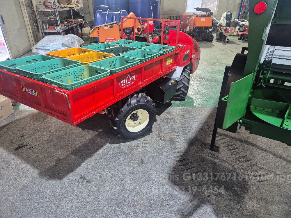  한아1000리터.운반차.퇴비살포기 운반차겸.퇴비살포기  뒤우측면