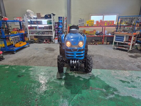 LS 트랙터 XJ2025 (24.7마력) 앞좌측면