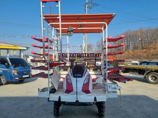 얀마 이앙기 YR60D (6조식) 앞좌측면