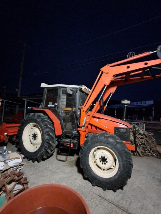 TYM 트랙터 T860 (86마력)