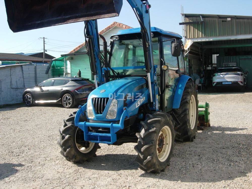 LS 트랙터 U55 (55마력) 뒤우측면
