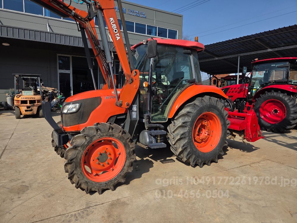 구보다 트랙터 M7040 (74마력) 뒤우측면