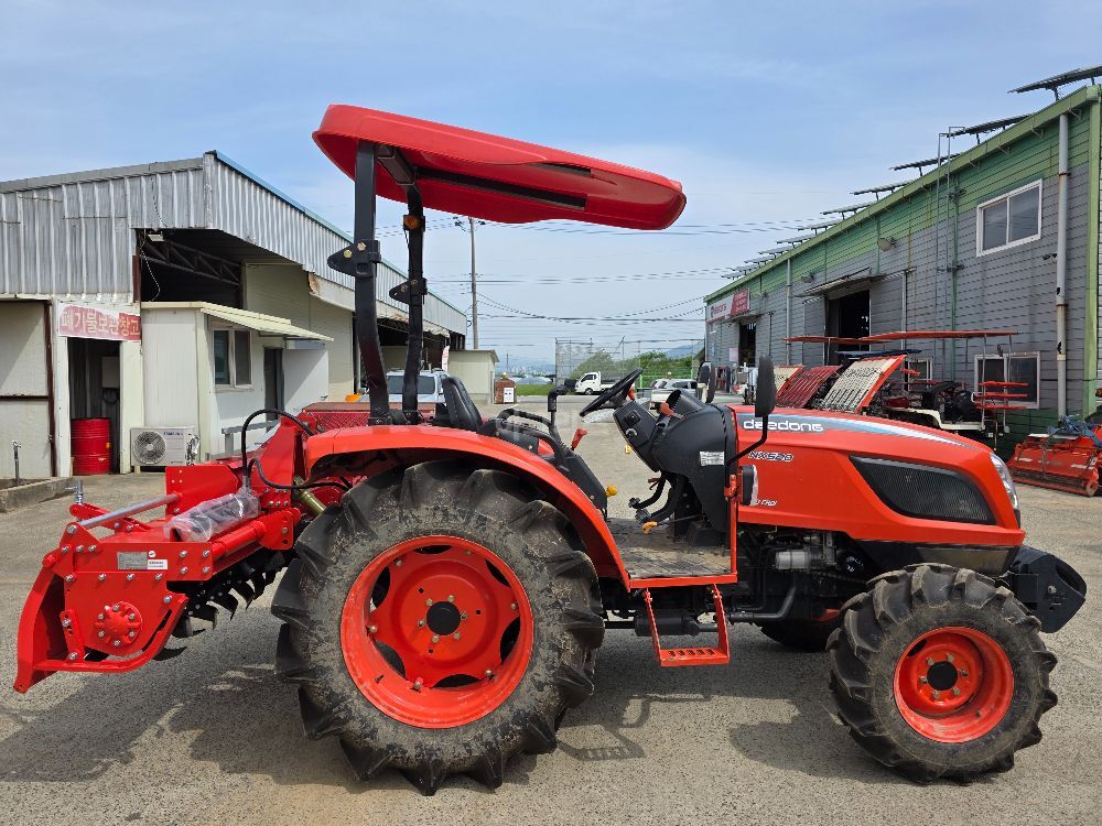 대동 트랙터 NX520 (52마력) 뒤우측면